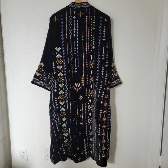 ANTHROPOLOGIE KYLA SEO Crushedd Velvet Embroidered Open Jacket - Picture 4 of 9